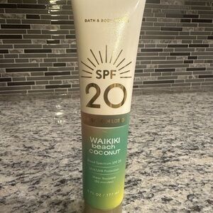 Bath & Body Works: 6 Fl Oz Waikiki Beach Coconut SPF 20 Sunscreen Lotion